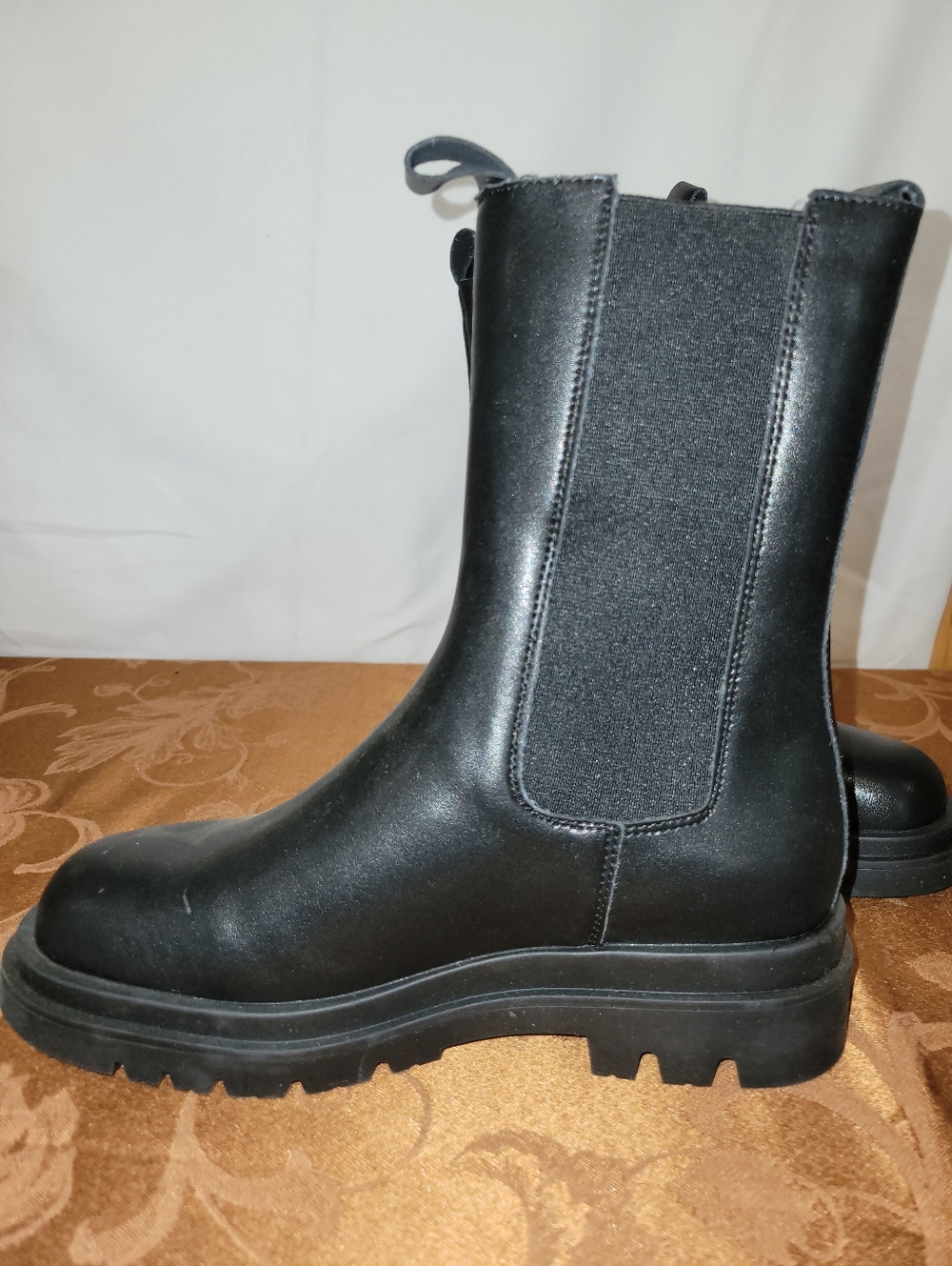 NEW Lattelier Chelsea Leather Boots